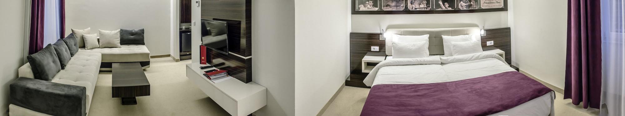 Theater Garni Hotel 4*