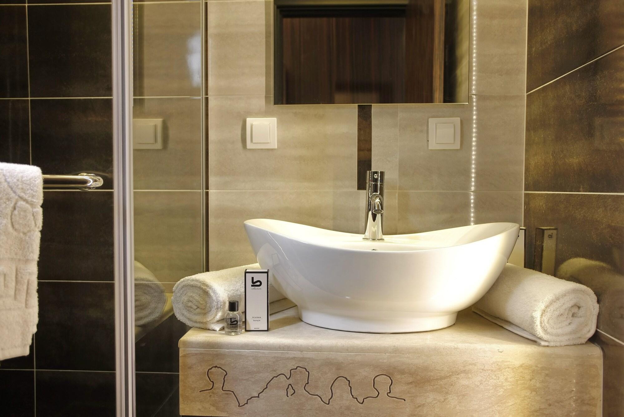 Theater Garni Hotel 4*