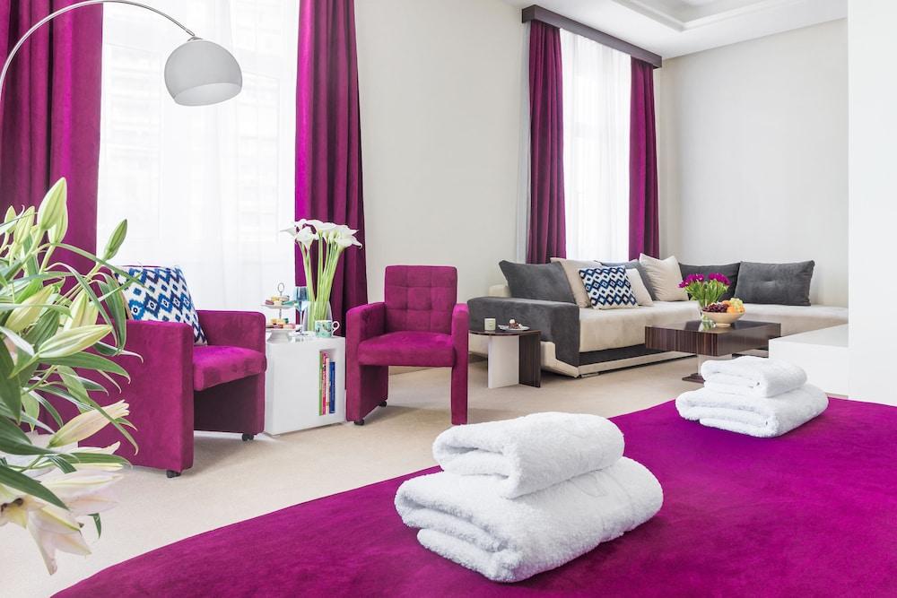 Theater Garni Hotel 4*