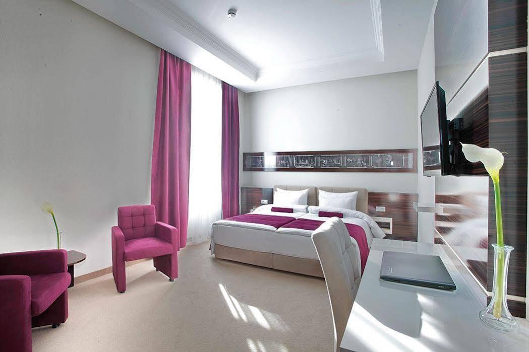 Hotel Theater Garni 4*